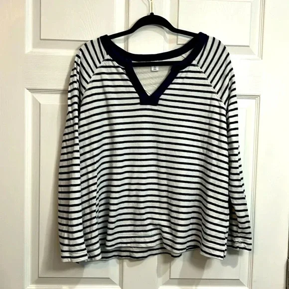 Old Navy Blue and white striped top 2x - Picture 1 of 4